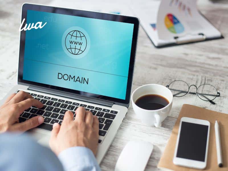 Registra un dominio y contrata un servicio de alojamiento