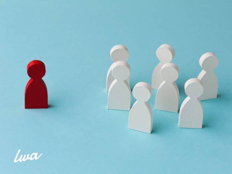 Agencia SEO Colombia vs. Freelancers SEO: ¿Qué es Mejor para Tu Empresa?