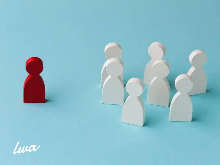 Agencia SEO Colombia vs. Freelancers SEO: ¿Qué es Mejor para Tu Empresa?