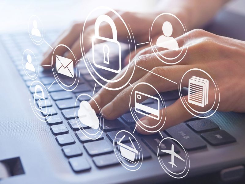Crear formularios de contacto con IA: Seguridad Web: Bloqueando el SPAM con JavaScript y Honeypots